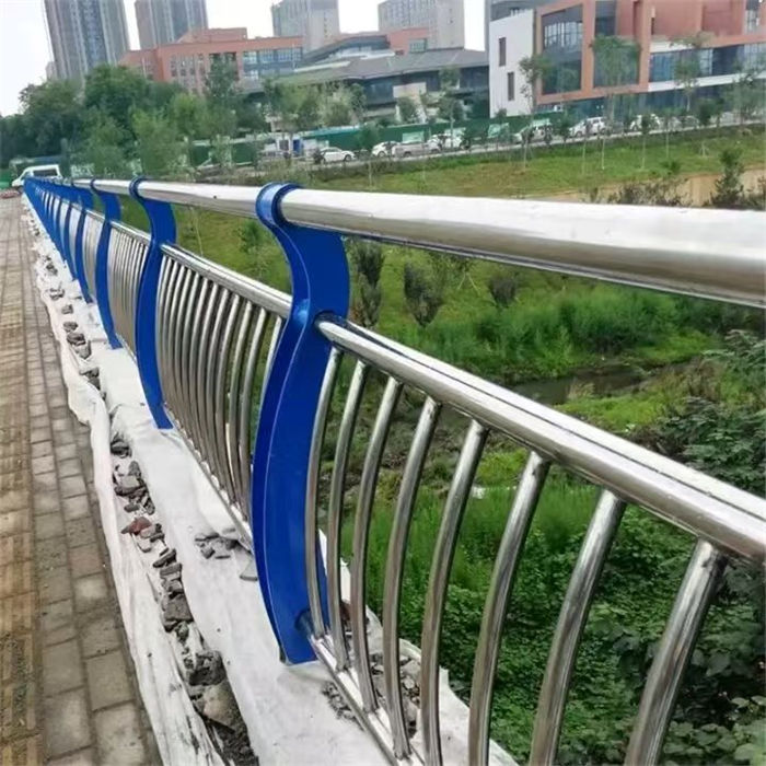 正规不锈钢防撞栏杆厂家