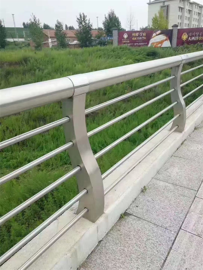 不锈钢桥梁防撞护栏厂家厂家当天发货
