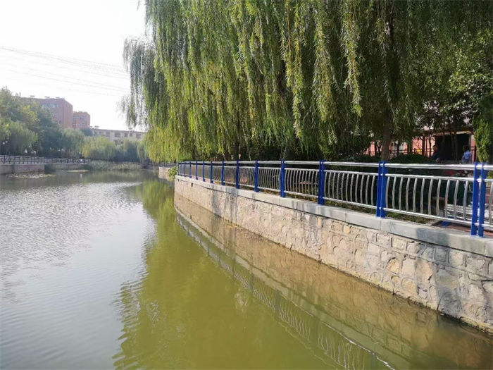 现货供应公路防护栏_品牌厂家