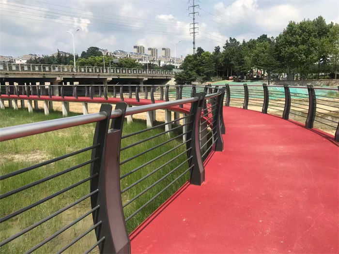 厂家供应灯光护栏厂家