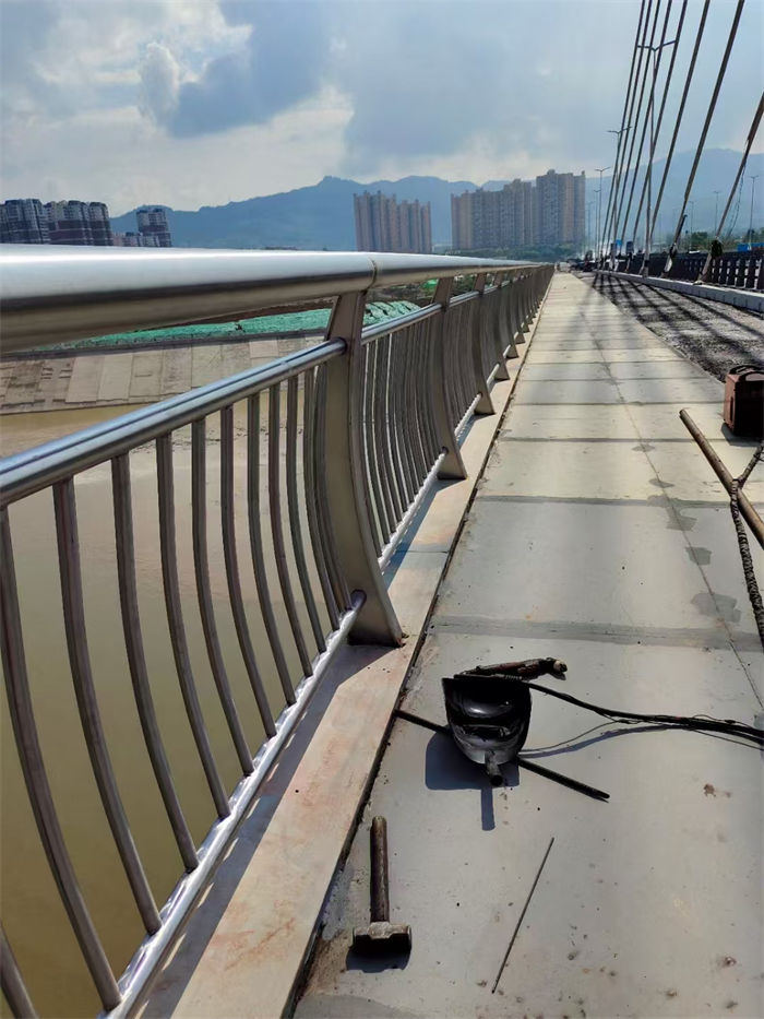 道路隔离护栏批发品类齐全