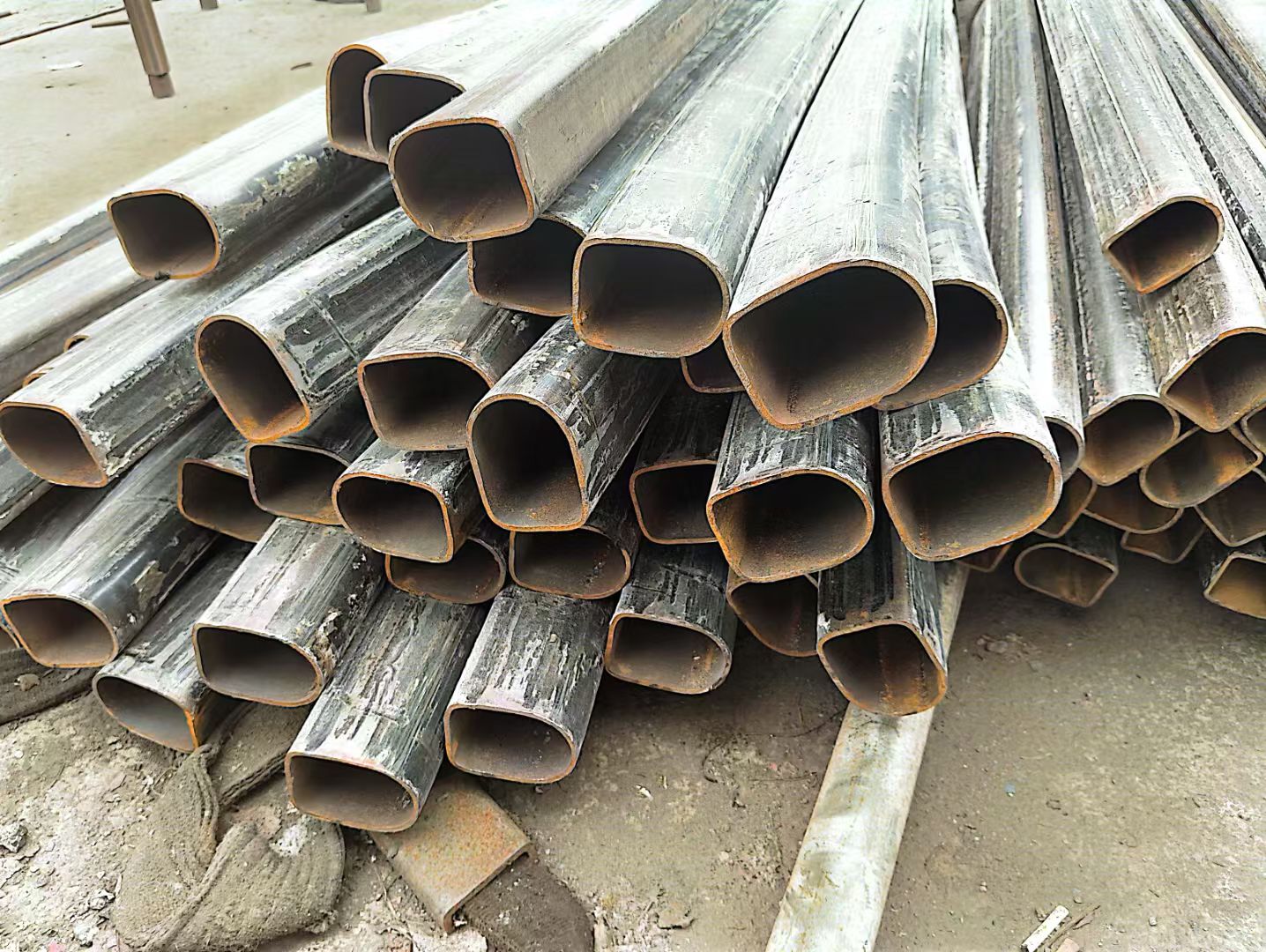 聊城40*93镀锌鸭蛋圆管源头厂家