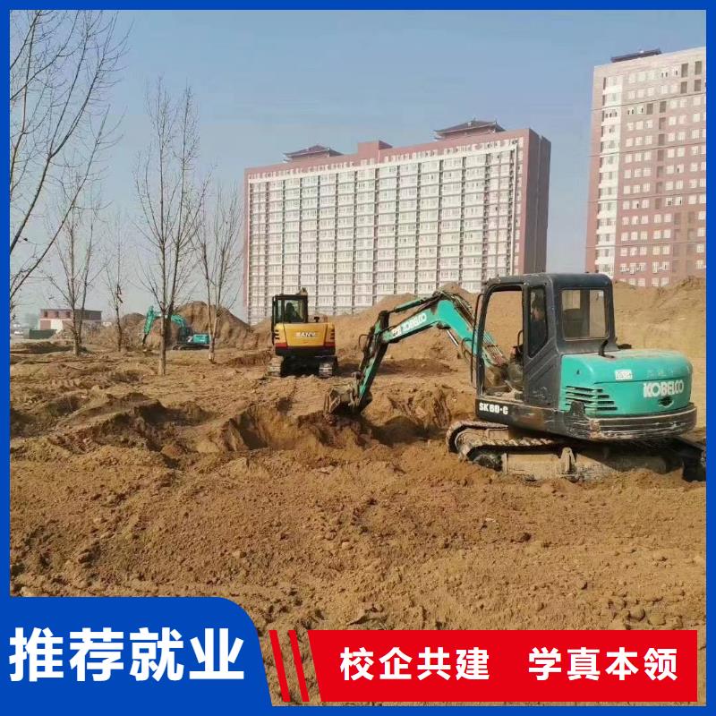 挖掘机操作虎振技校校企共建本地服务商