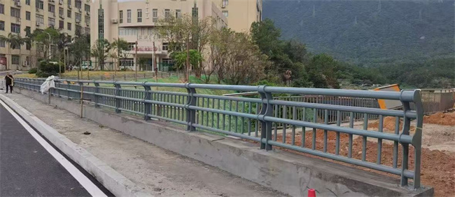 不锈钢复合管护栏工厂直销各种护栏