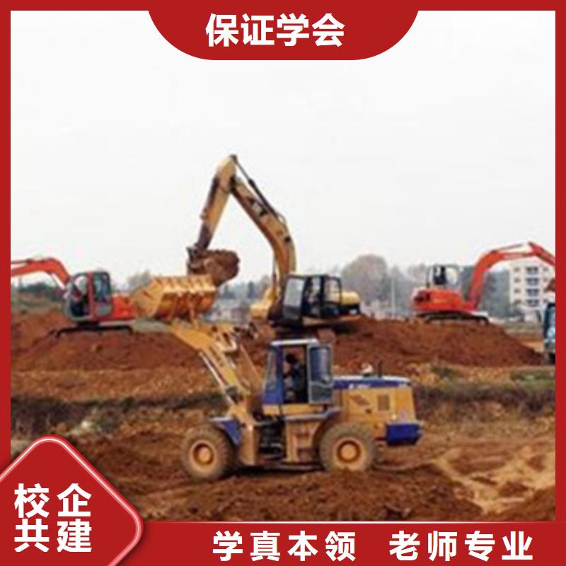 排名前十挖掘机钩机学校|学装载机铲车学费多少钱|免费试学