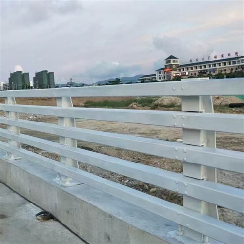 专业销售304不锈钢碳素钢复合管护栏厂家-保量