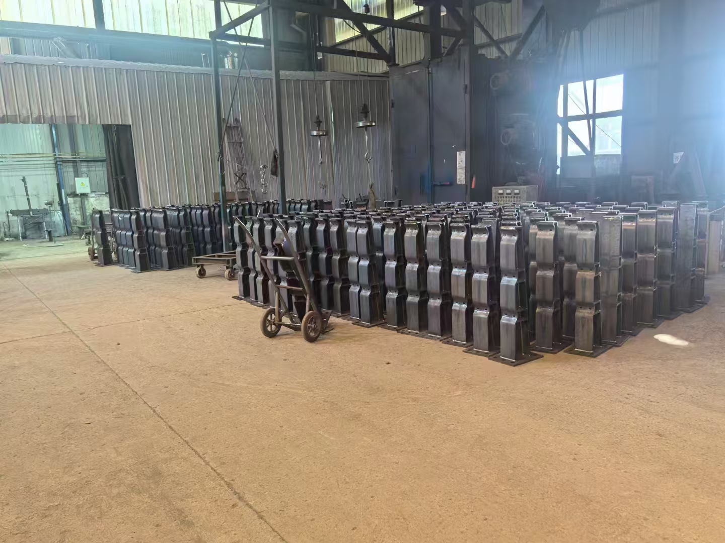 有现货的钢护栏生产厂家